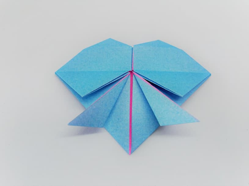 ハートのおしゃれでかわいい立体のリボンの折り紙_下部分を作る