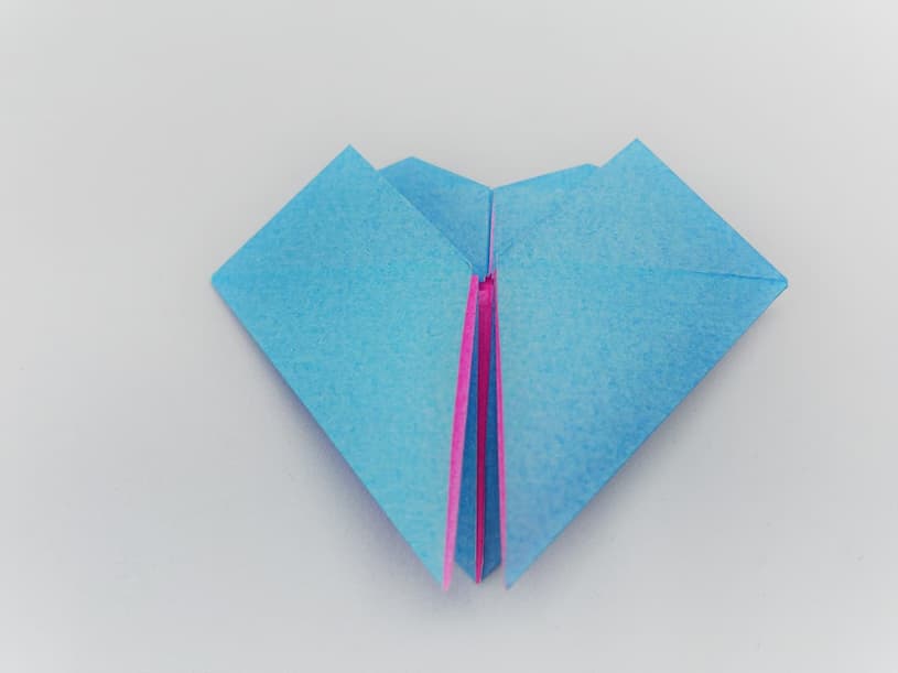 折り紙で可愛いハートの形に折りました