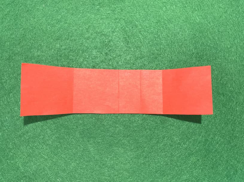 折り紙を開いたら4本目の折り線を確認