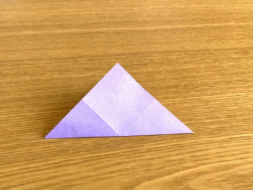 折り紙のかわいい亀 対角を合わせて折る
