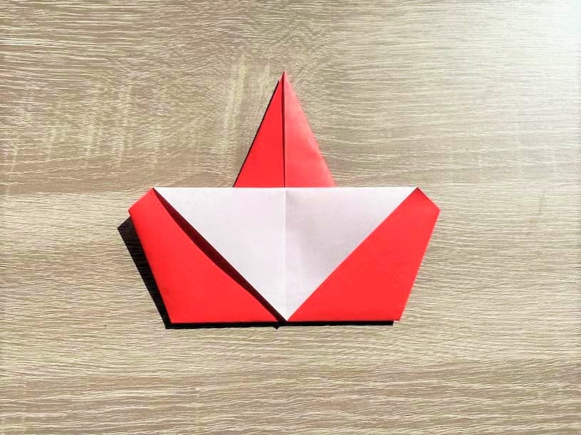 折り紙一枚で作るかわいいサンタの顔
