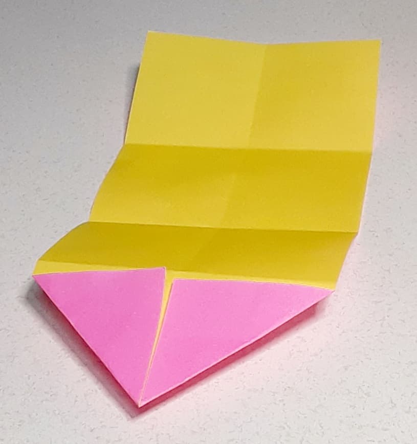 ちょうちょの折り紙立体　一度広げる