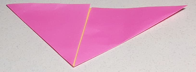ちょうちょの折り紙立体　もう片方の方を三角に折る