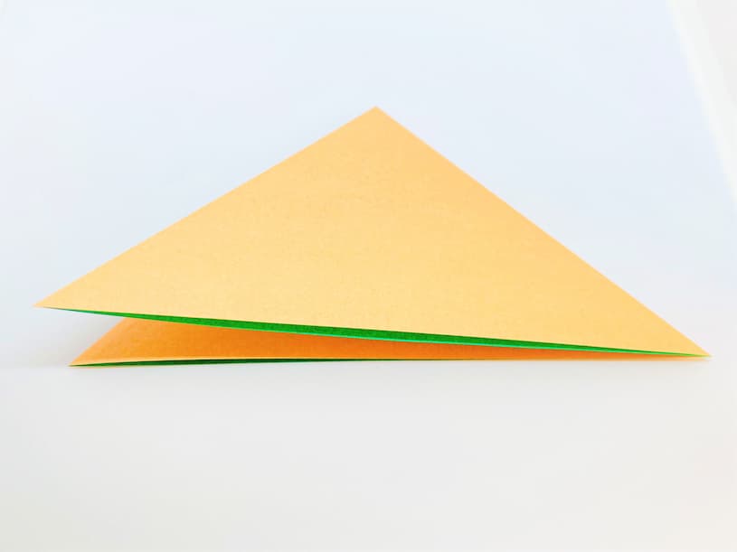 折り紙をさらに三角に折る