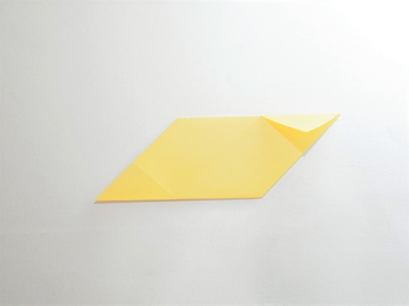くす玉の折り紙のパーツ三角を巻き込む