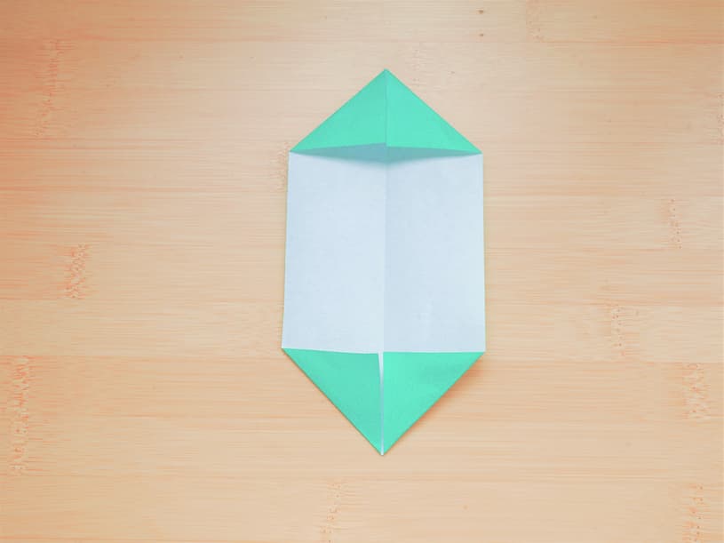 葉っぱの折り紙三角４つ