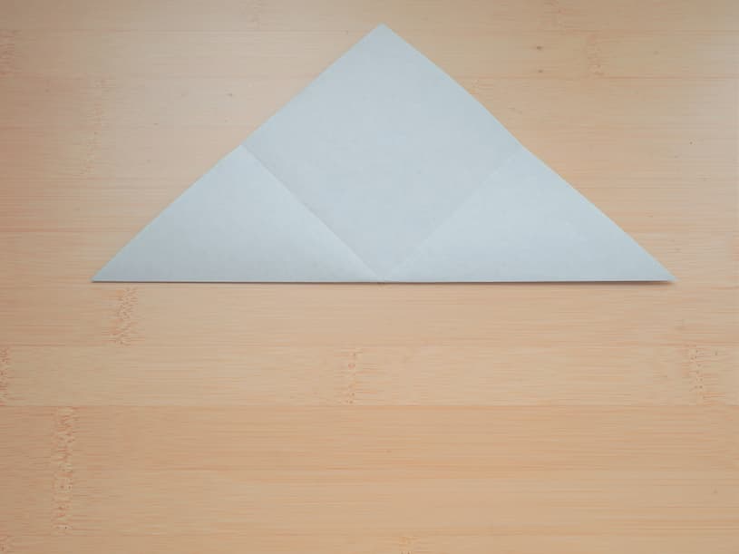 緑の折り紙上三角