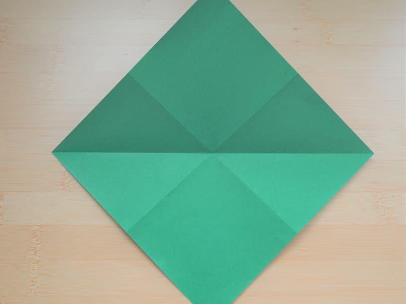 緑の折り紙折り線いっぱい