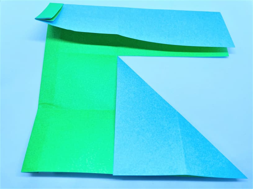 9立体の折り紙の鯉のぼりの三角