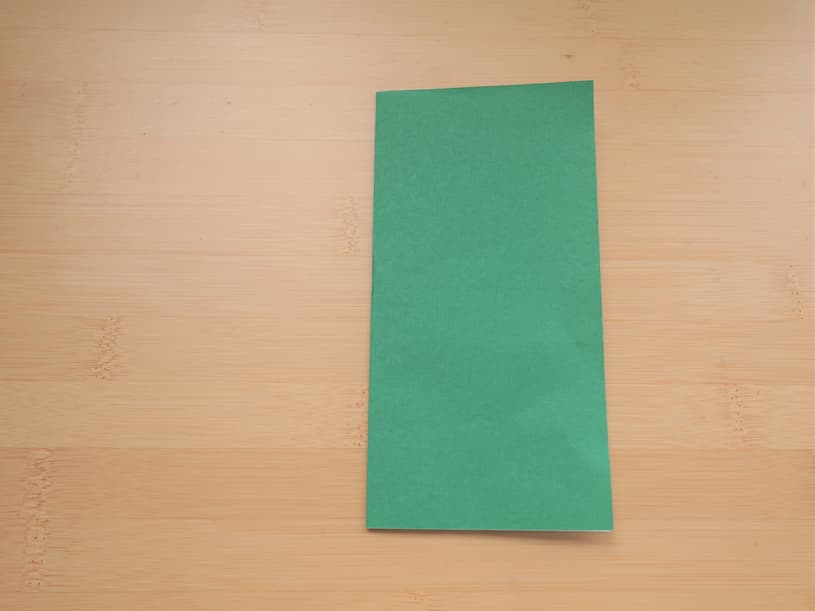 緑の折り横紙半分に折る