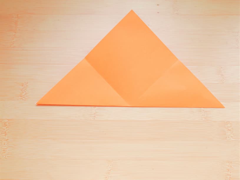オレンジのチューリップ三角に折る