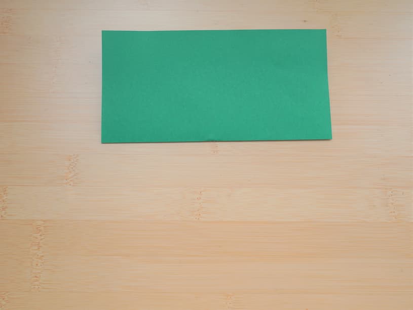 リースの緑の折り紙上四角