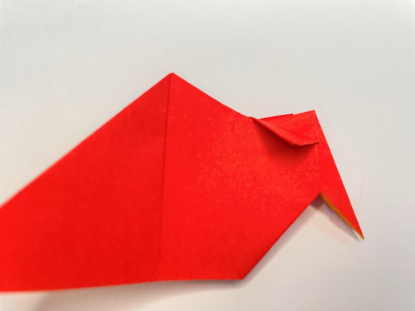２９折り紙の上の三角を折り下げる